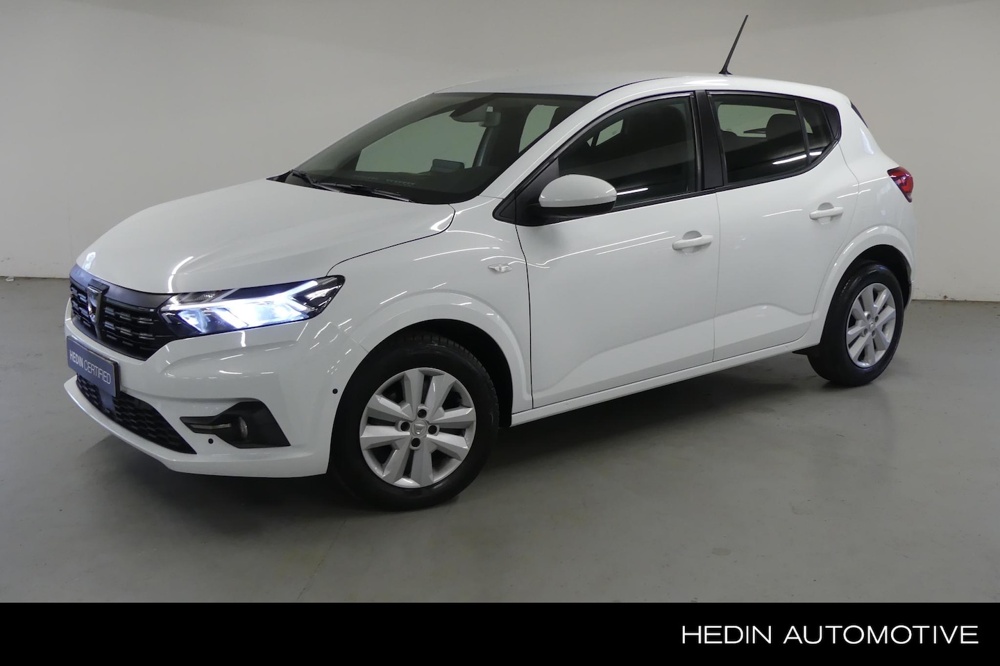 Dacia Sandero - TCe 100 ECO-G Comfort | MediaNav Multimedia & Navigatie | Camera | Parkeersensoren | Clima - AutoWereld.nl