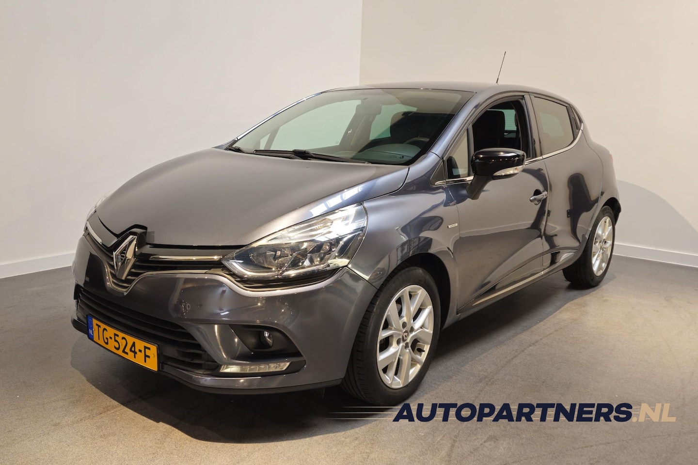 Renault Clio - 0.9 TCe Limited - Navigatie - Airco - Trekhaak - Cruise - AutoWereld.nl