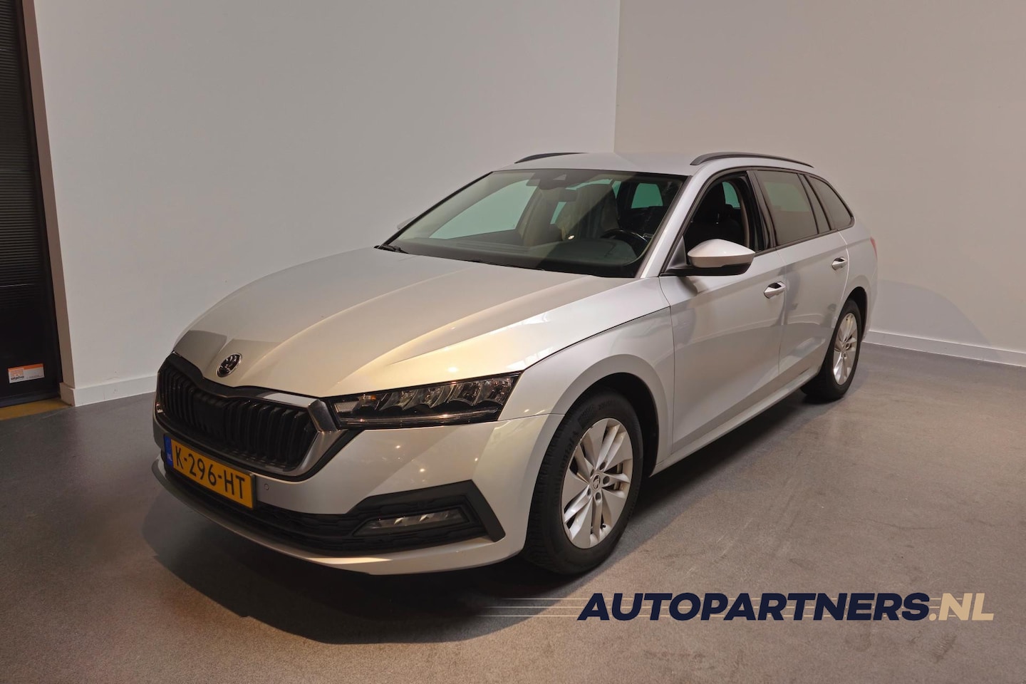 Skoda Octavia Combi - Combi 1.0 e-TSI Business Edition - Apple Carplay/Android Auto - Achteruitrijcamera - Navi - AutoWereld.nl