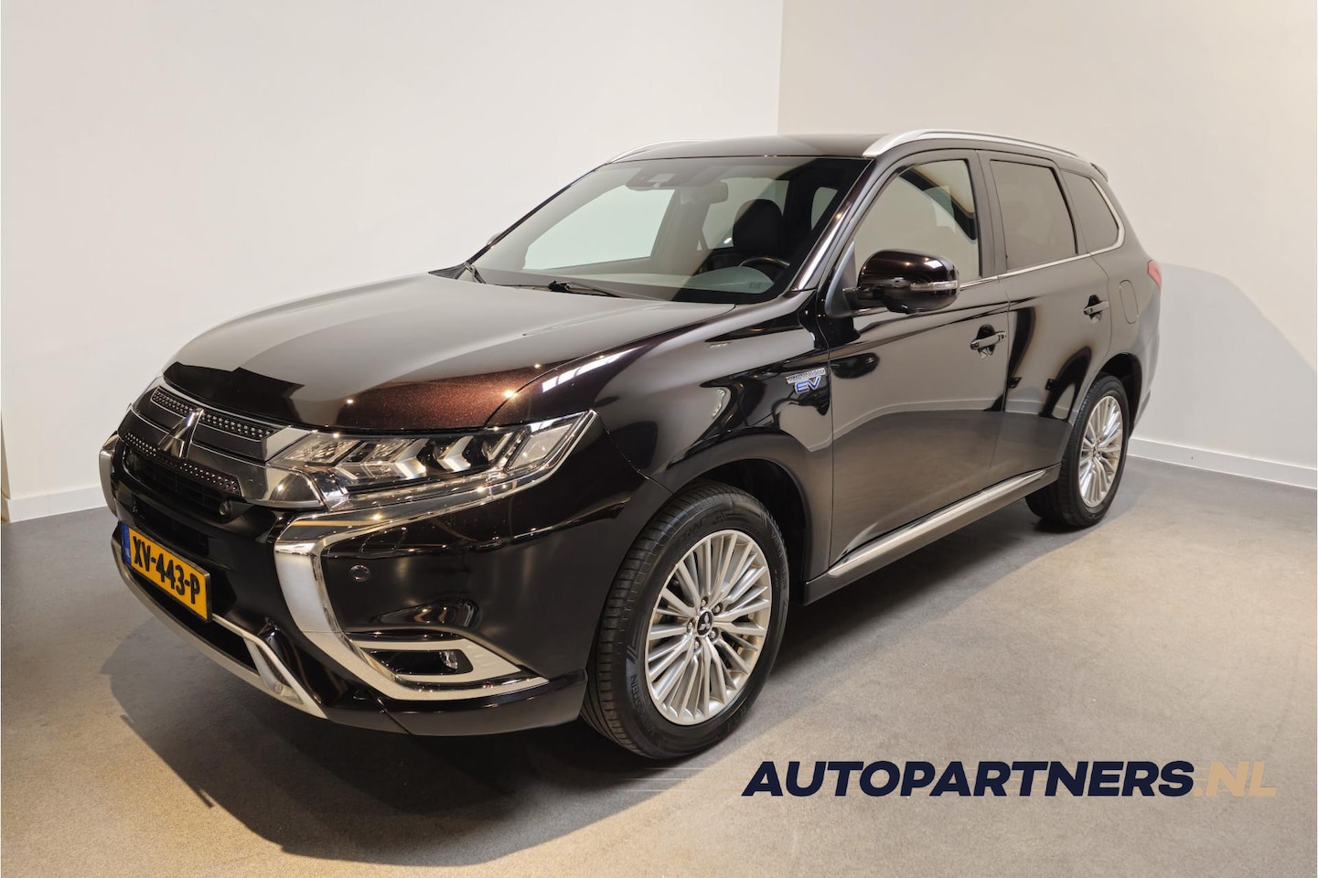 Mitsubishi Outlander - 2.4 PHEV Instyle - Stoel/Stuurverwarming - Trekhaak - Schuif/kanteldak - Apple Carplay/And - AutoWereld.nl