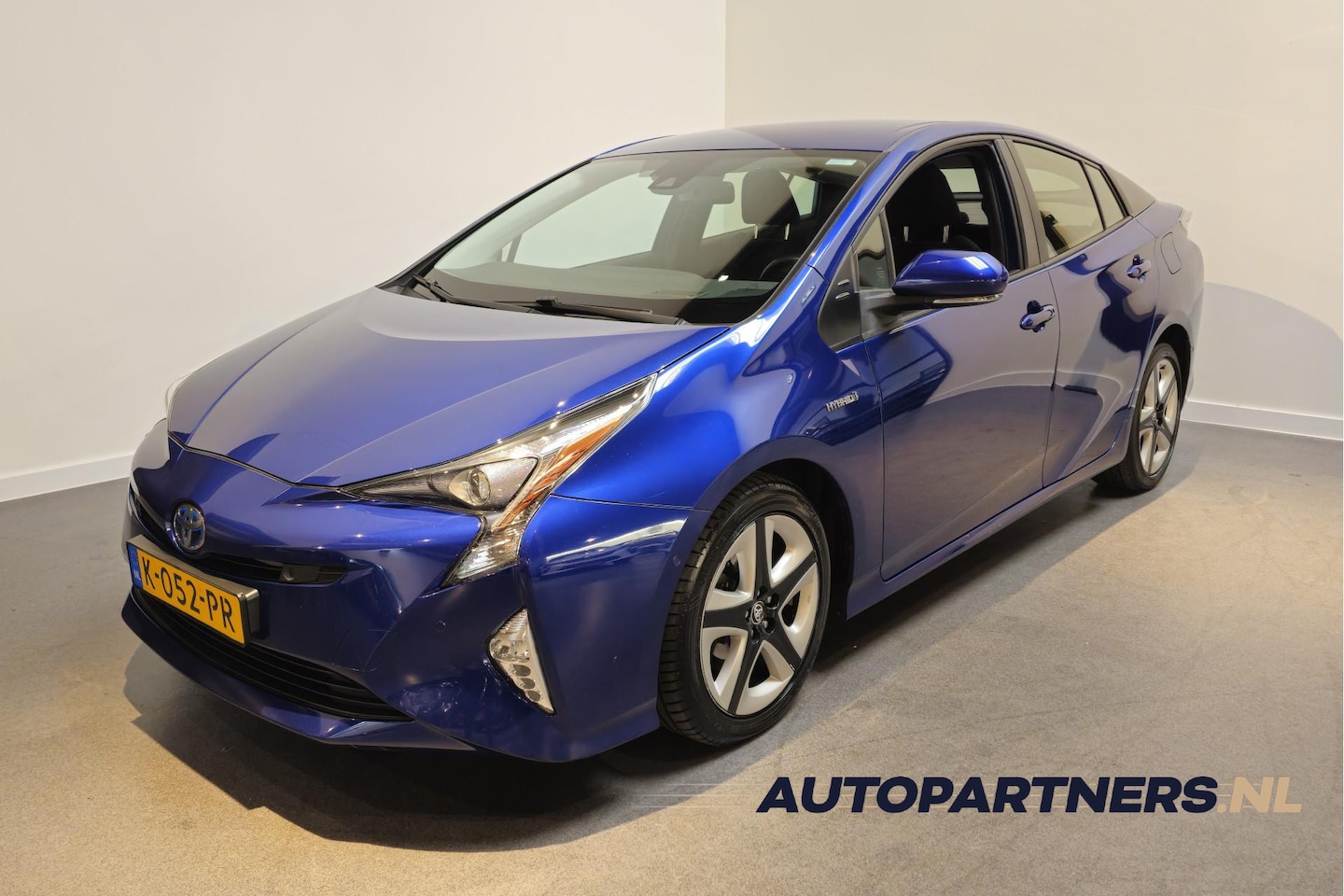 Toyota Prius - 1.8 Dynamic JBL - Stoelverwarming - Adaptive Cruise - Dodehoek detectie - Cam - AutoWereld.nl