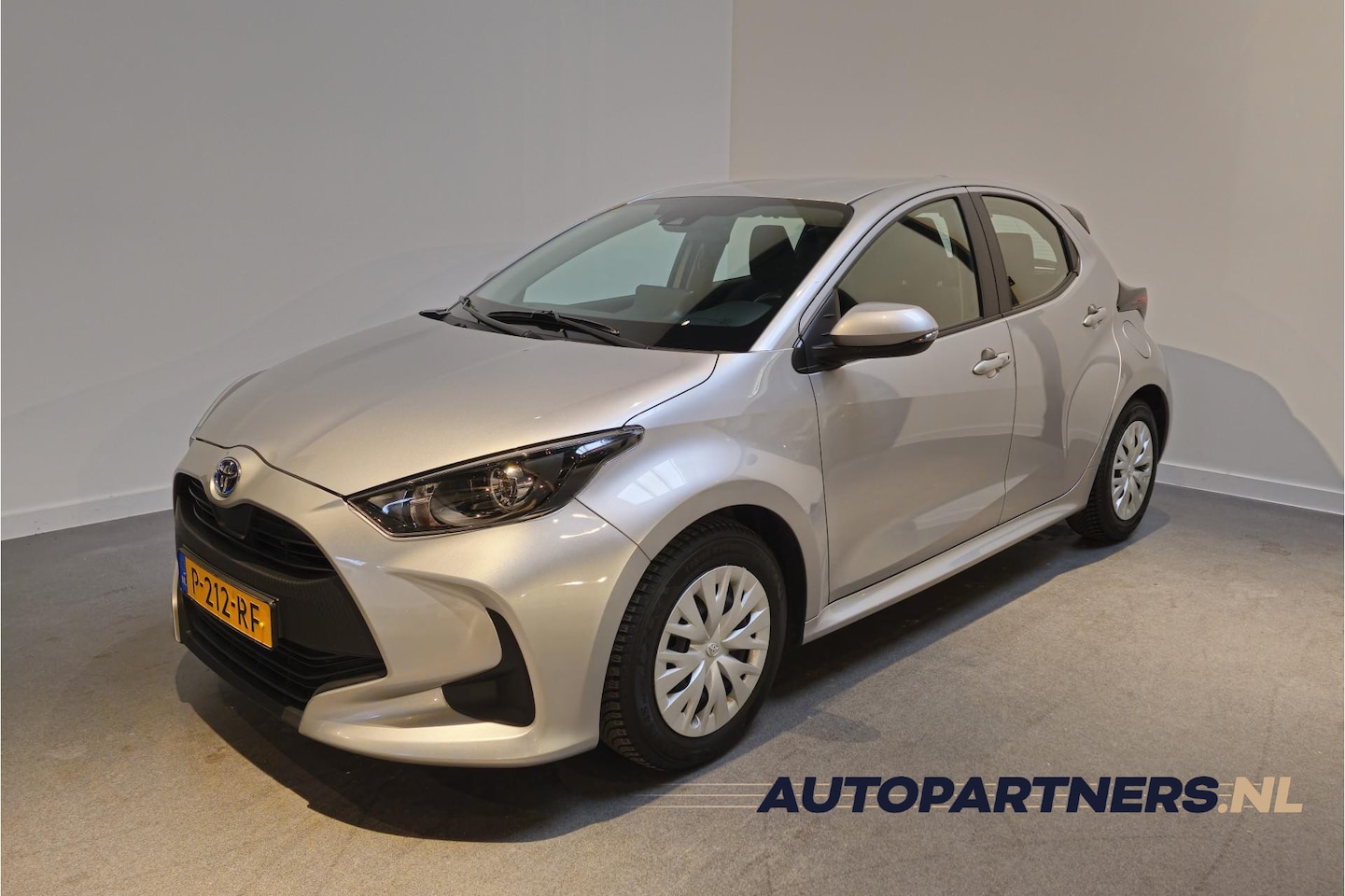 Toyota Yaris - 1.5 Hybrid Active - Apple Carplay/Android Auto -  Adaptive Cruise - Navi - AutoWereld.nl
