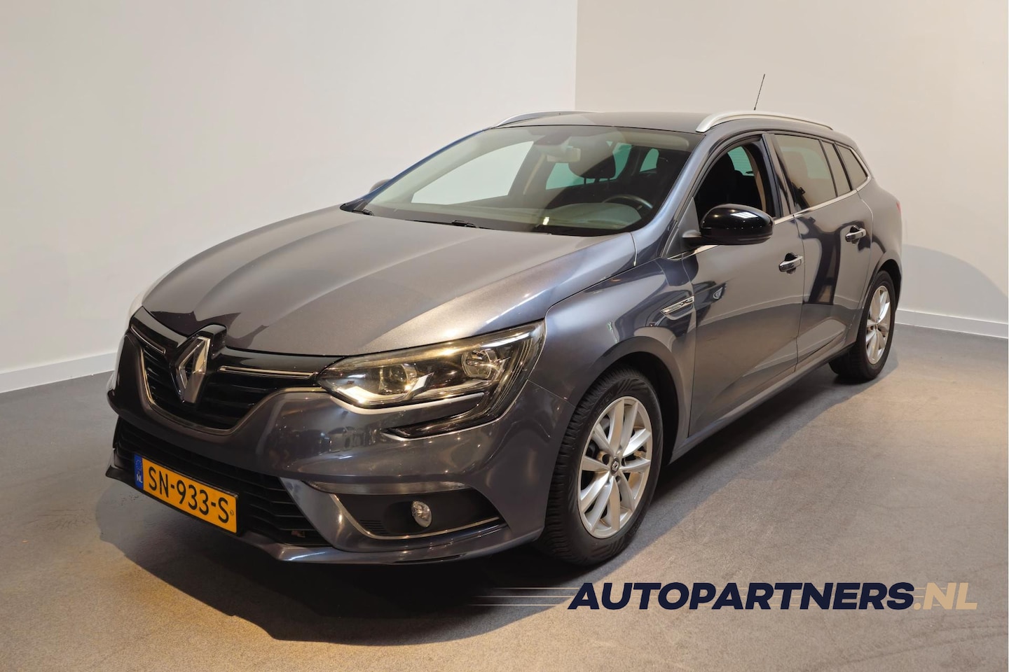 Renault Mégane Estate - 1.2 TCe Limited - Apple Carplay/Android Auto - Cruisecontrol - AutoWereld.nl