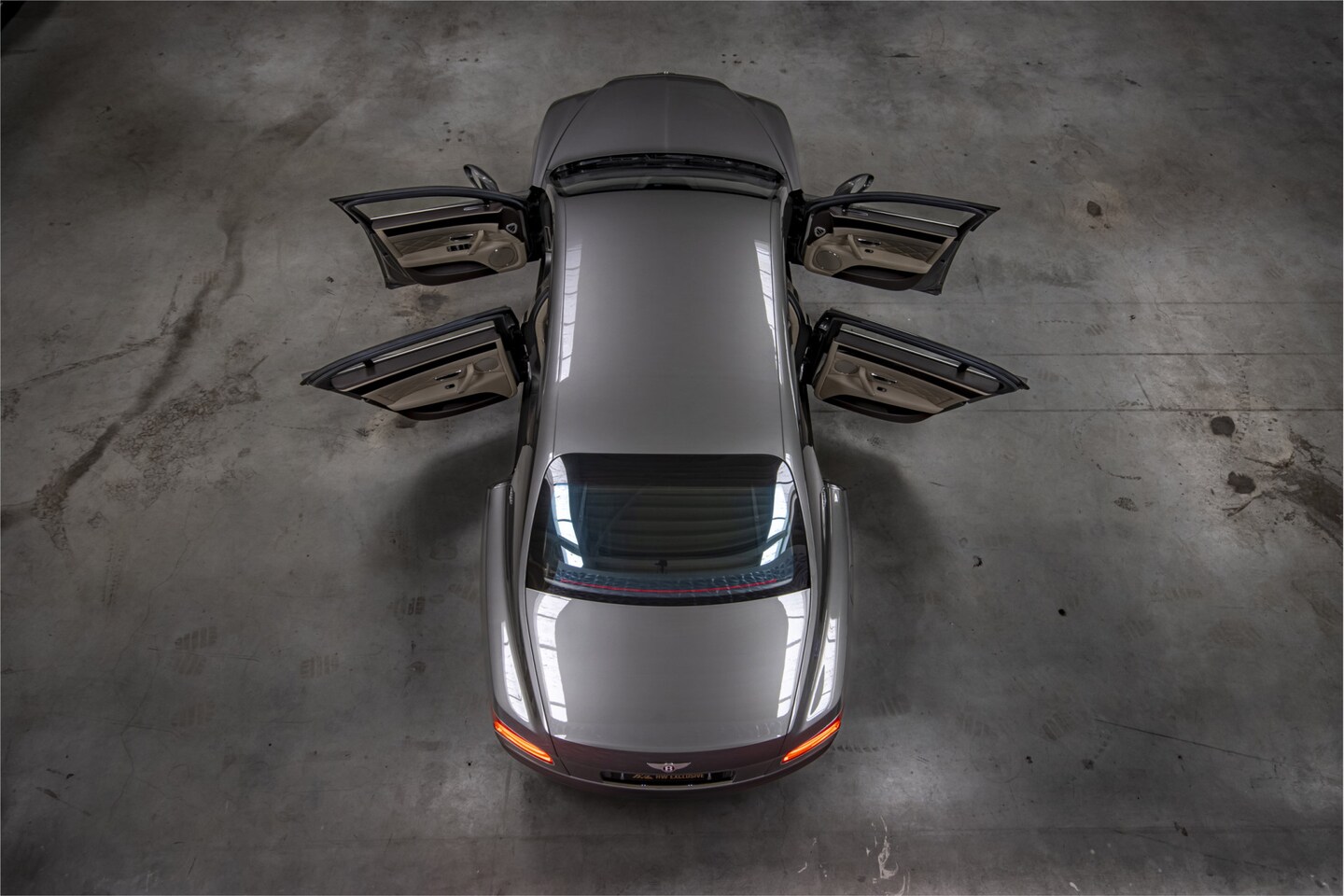 Bentley Flying Spur - 4.0 V8 | Bitrubo | Dual tone interiour | Memory | Backseat Memory - AutoWereld.nl