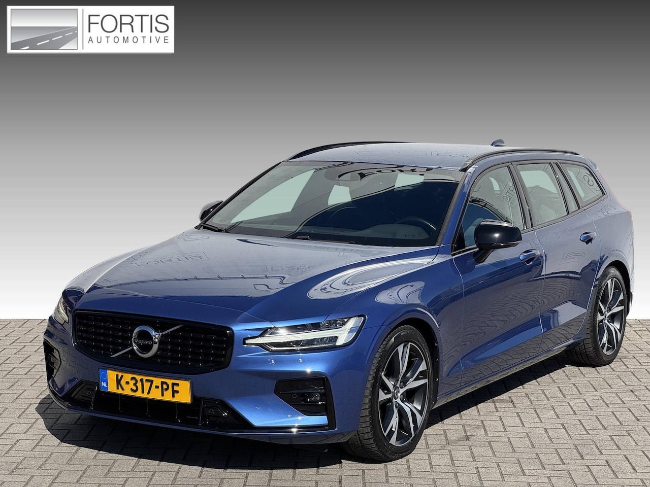 Volvo V60 - 2.0 B3 R-Design NL-AUTO | R-DESIGN | TREKHAAK - AutoWereld.nl