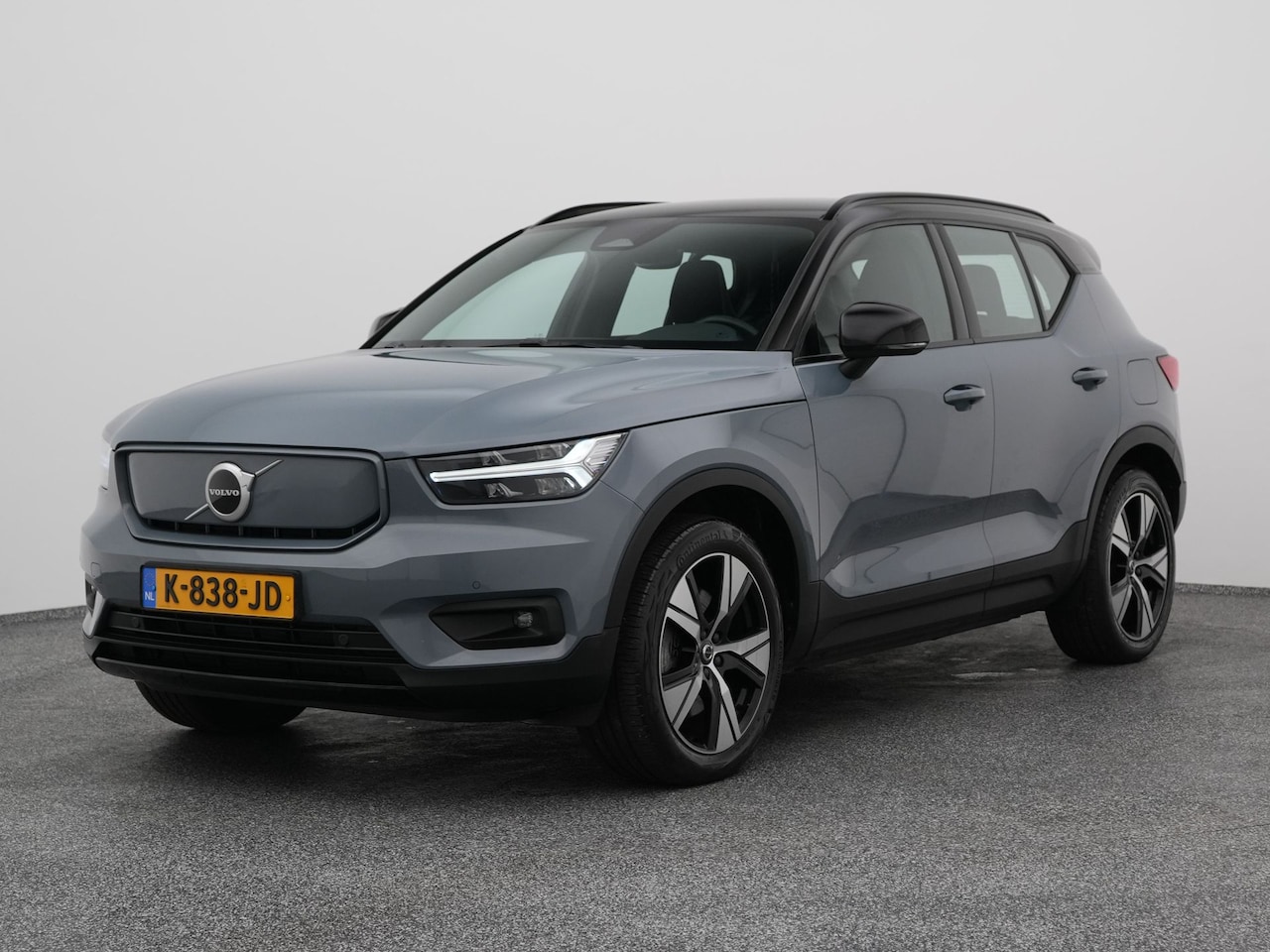 Volvo XC40 - Recharge P8 AWD R-Design | CAMERA | ADAPTIVE | KEYLESS | WARMTEPOMP | STOEL- EN STUURVERW. - AutoWereld.nl