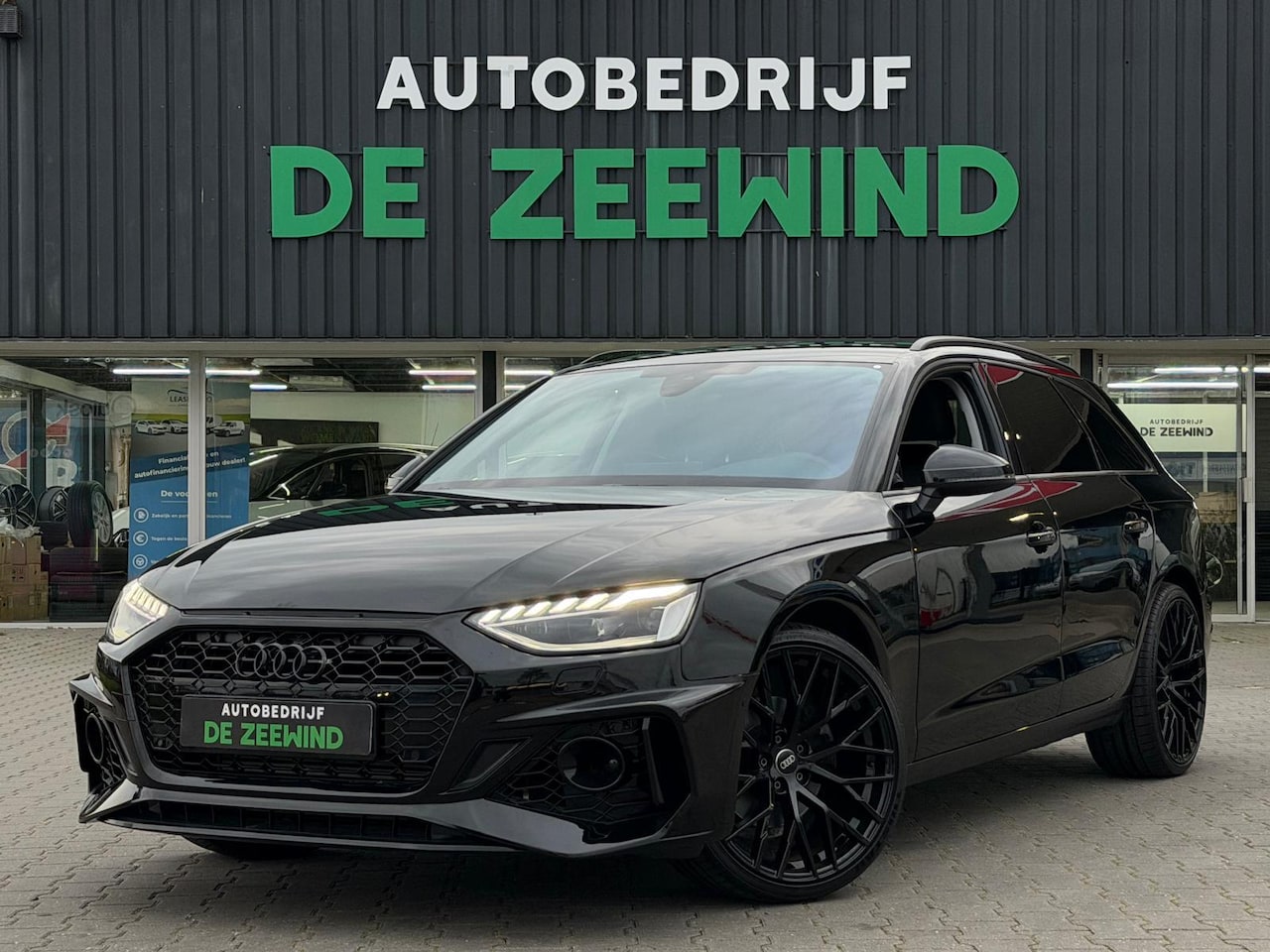 Audi A4 Avant - 35 TFSI RS4 Look| Sport | Black on Black - AutoWereld.nl