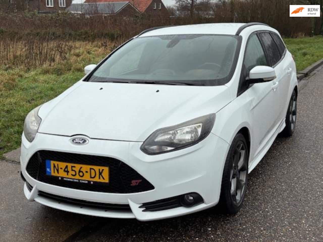 Ford Focus Wagon - 2.0 EcoBoost ST-2 (250 PK!) ECC Audio/CD Navi El. pakket Leder LMV 18" Sportstoelen Dealer - AutoWereld.nl
