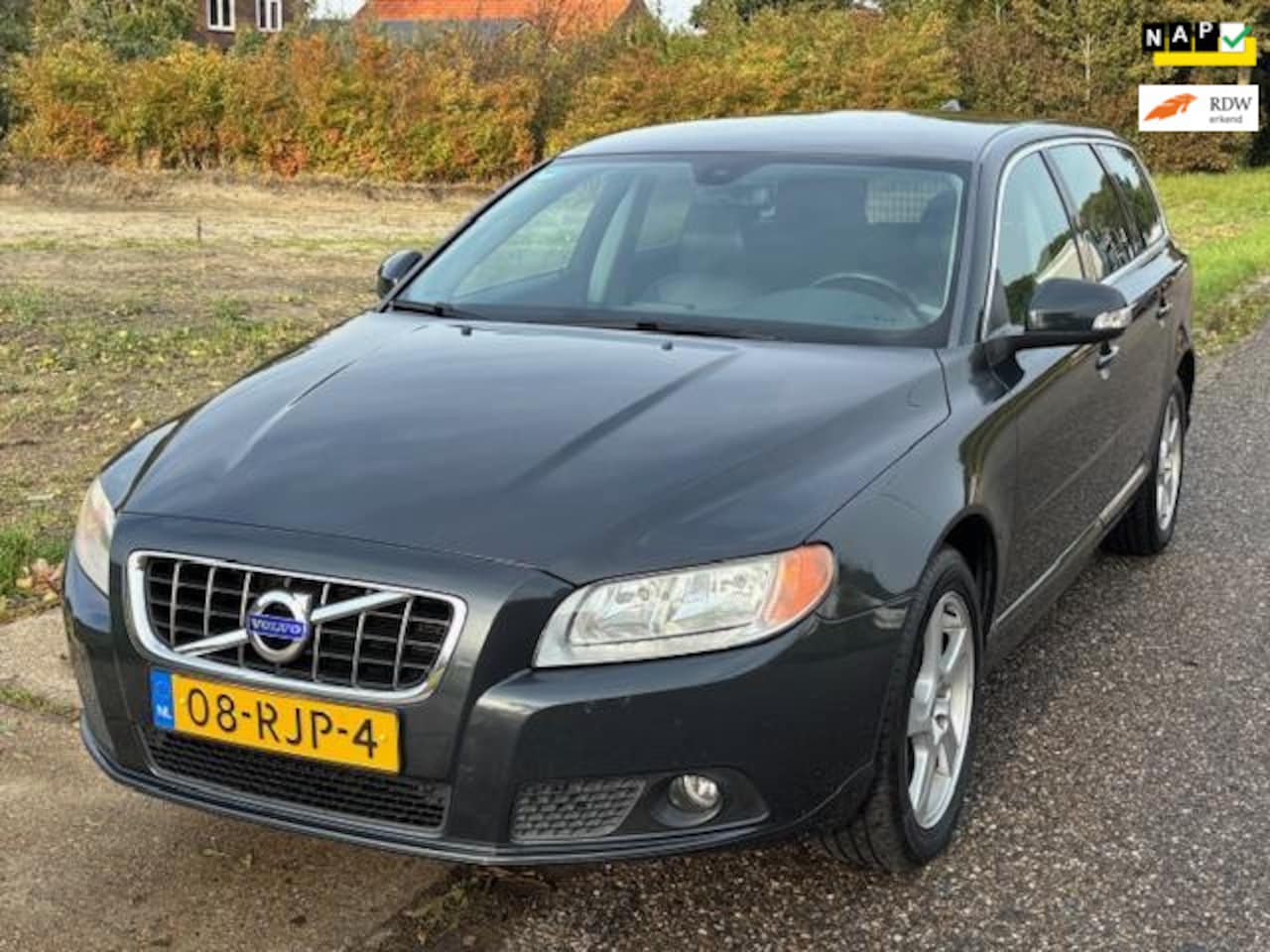 Volvo V70 - 1.6 T4 Momentum Automaat ECC Audio/CD Navigatie LMV 17" Leder ABS ESP Cruisecontrol PDC AS - AutoWereld.nl