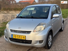 Daihatsu Sirion 2 - 1.0-12V Trend 5-Drs Airco Audio/CD Electric pakket EBD Colorpakket Afneembare trekhaak Dea