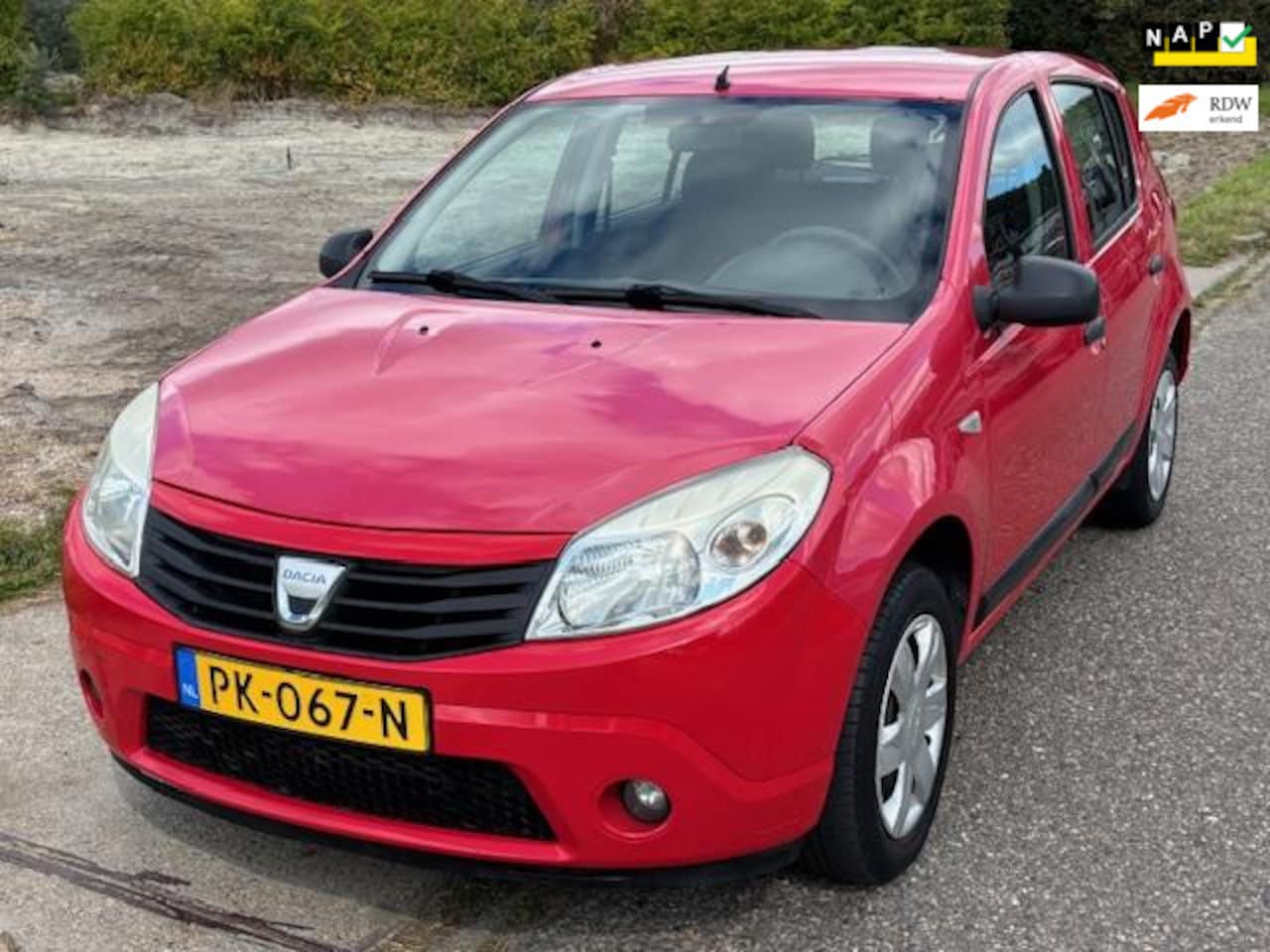 Dacia Sandero - 1.2 5-Drs Audio/CD Getint glas Colorpakket ABS 2 x airbag Dealeronderhoud Nieuwe Apk! - AutoWereld.nl