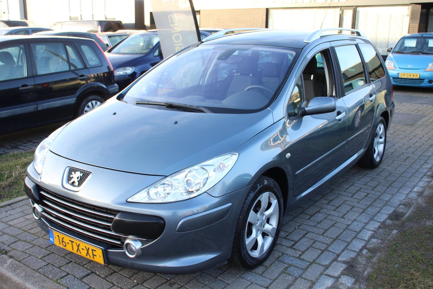 Peugeot 307 SW - 2.0-16V Premium Panoramadak Climate Cruise 7 pers mog Trekhaak NAP APK - AutoWereld.nl