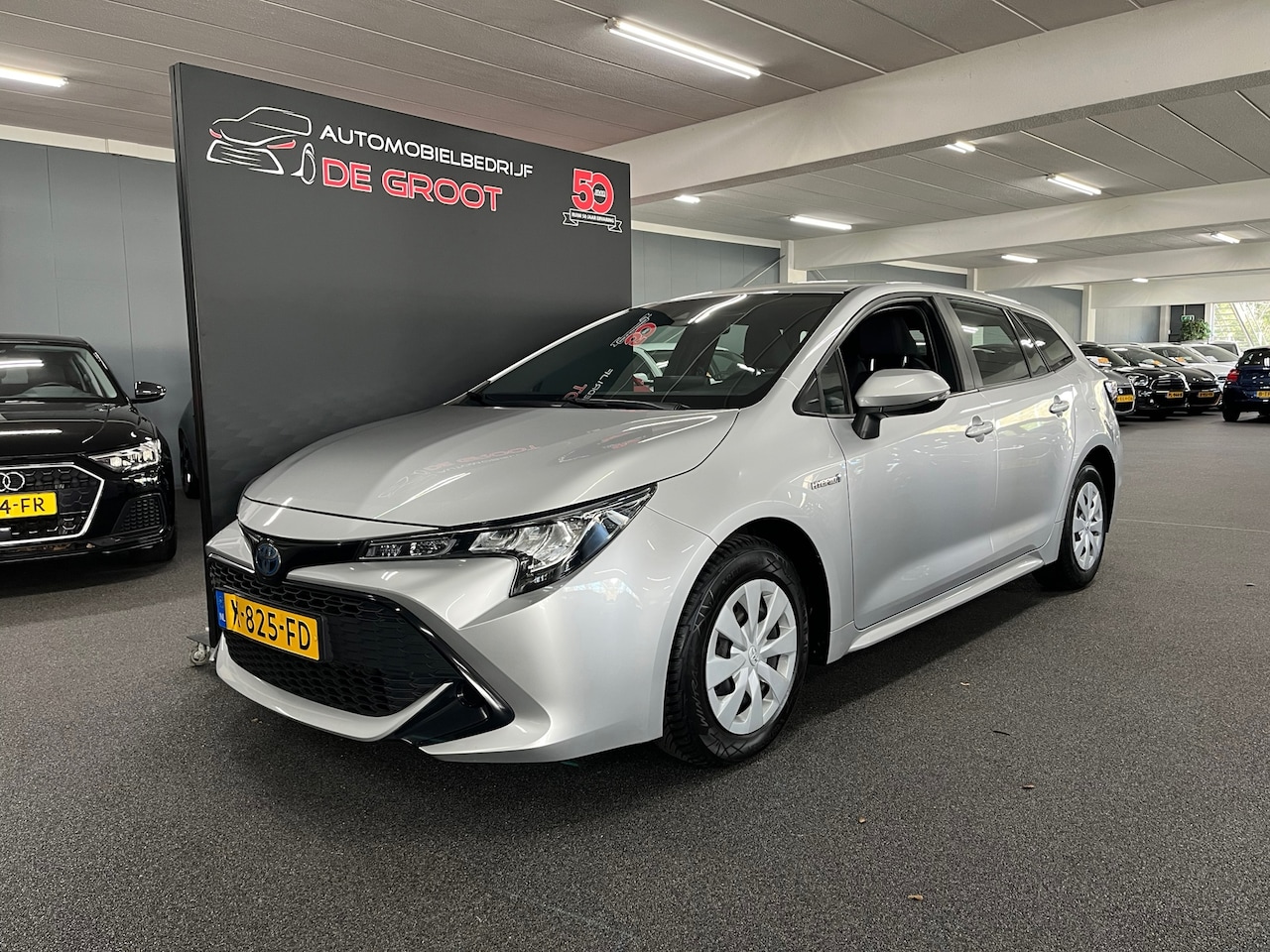 Toyota Corolla Touring Sports - 1.8 Hybrid Comfort / NL auto / Apple Carplay / Eerste eigenaar - AutoWereld.nl