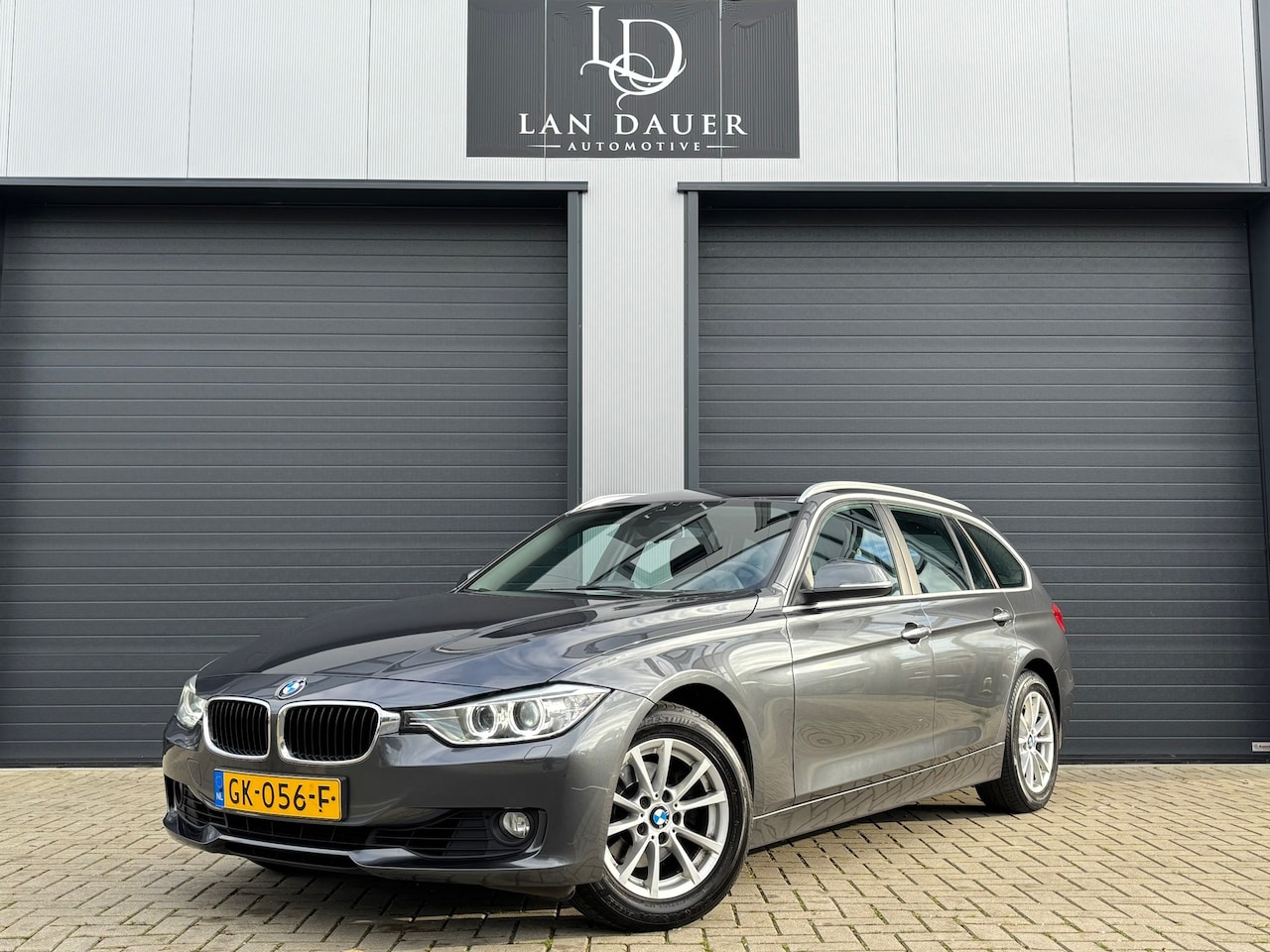 BMW 3-serie Touring - 320i Executive / Dealer OH / Xenon - AutoWereld.nl