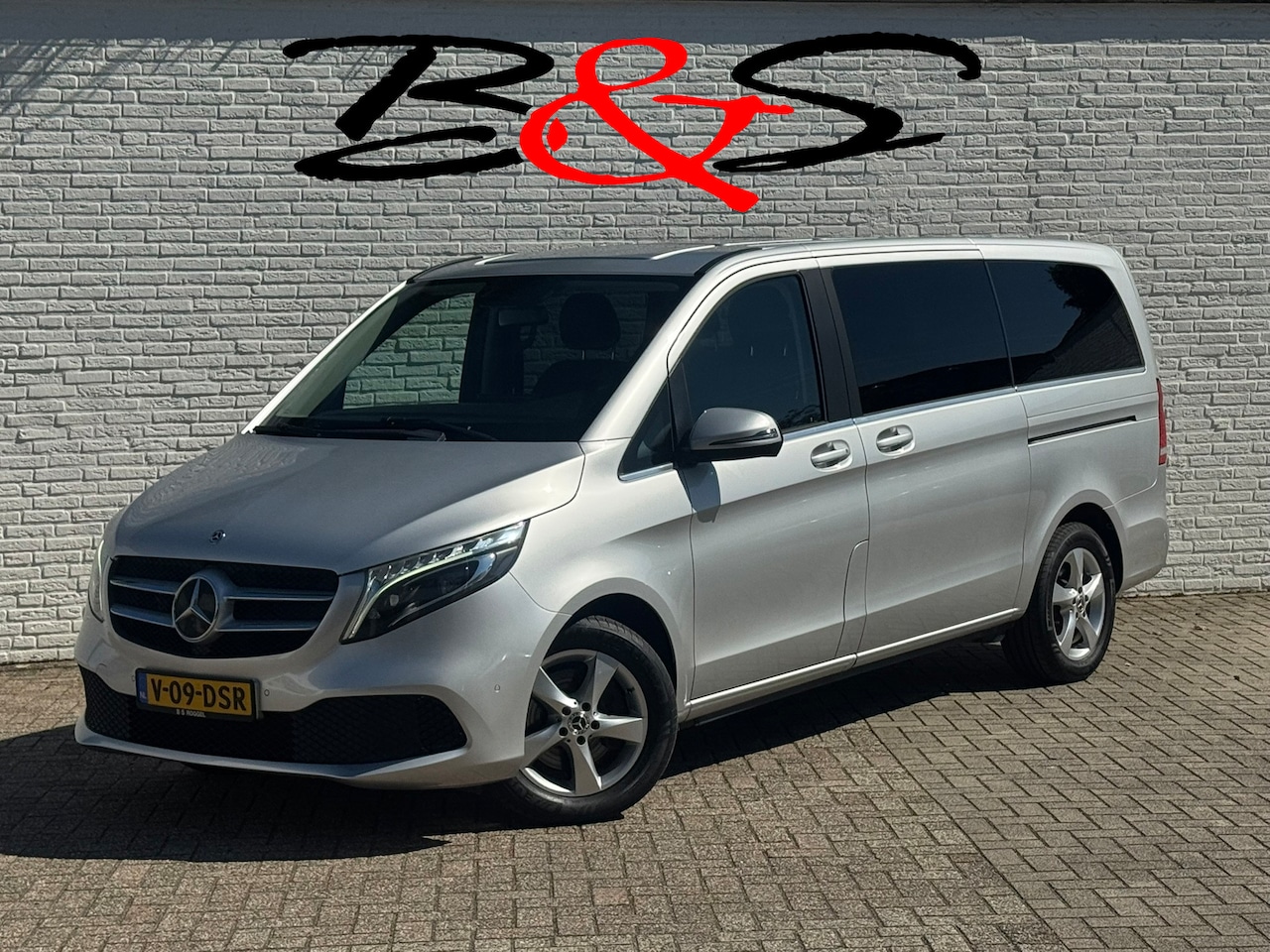 Mercedes-Benz V-klasse - 300d Lang 9G M-bux Leder Elektrische klep Trekhaak afneembaar Camera Verwarmde stoelen - AutoWereld.nl