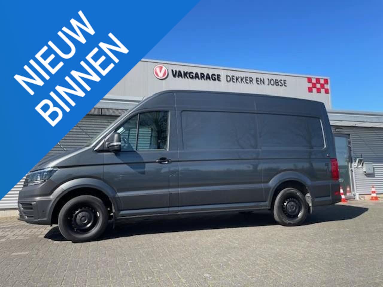 Volkswagen Crafter - 2.0 TDI 141pk L3H3 Euro6 Airco | 3000kg Trekh - AutoWereld.nl