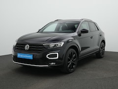Volkswagen T-Roc - 1.5 TSI 150 pk DSG Sport | Trekhaak | Achteruitrijcamera | Navigatie | Adaptive Cruise | E