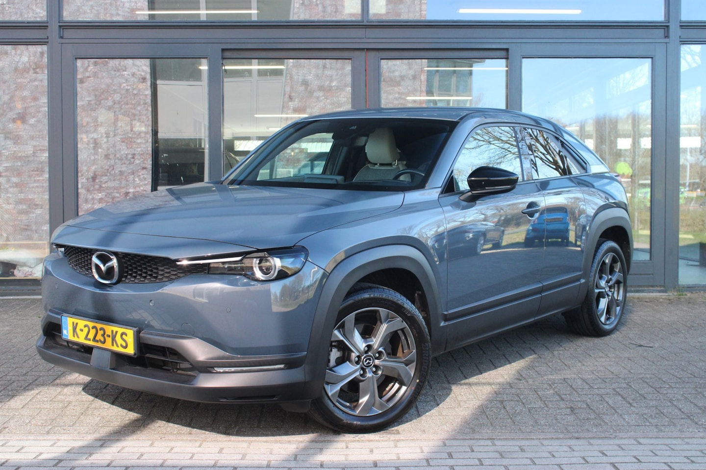 Mazda MX-30 - E-SkyActiv 145 First Edition |Head-Up display | Camera | Dodehoekdetectie | Adaptive-cruis - AutoWereld.nl