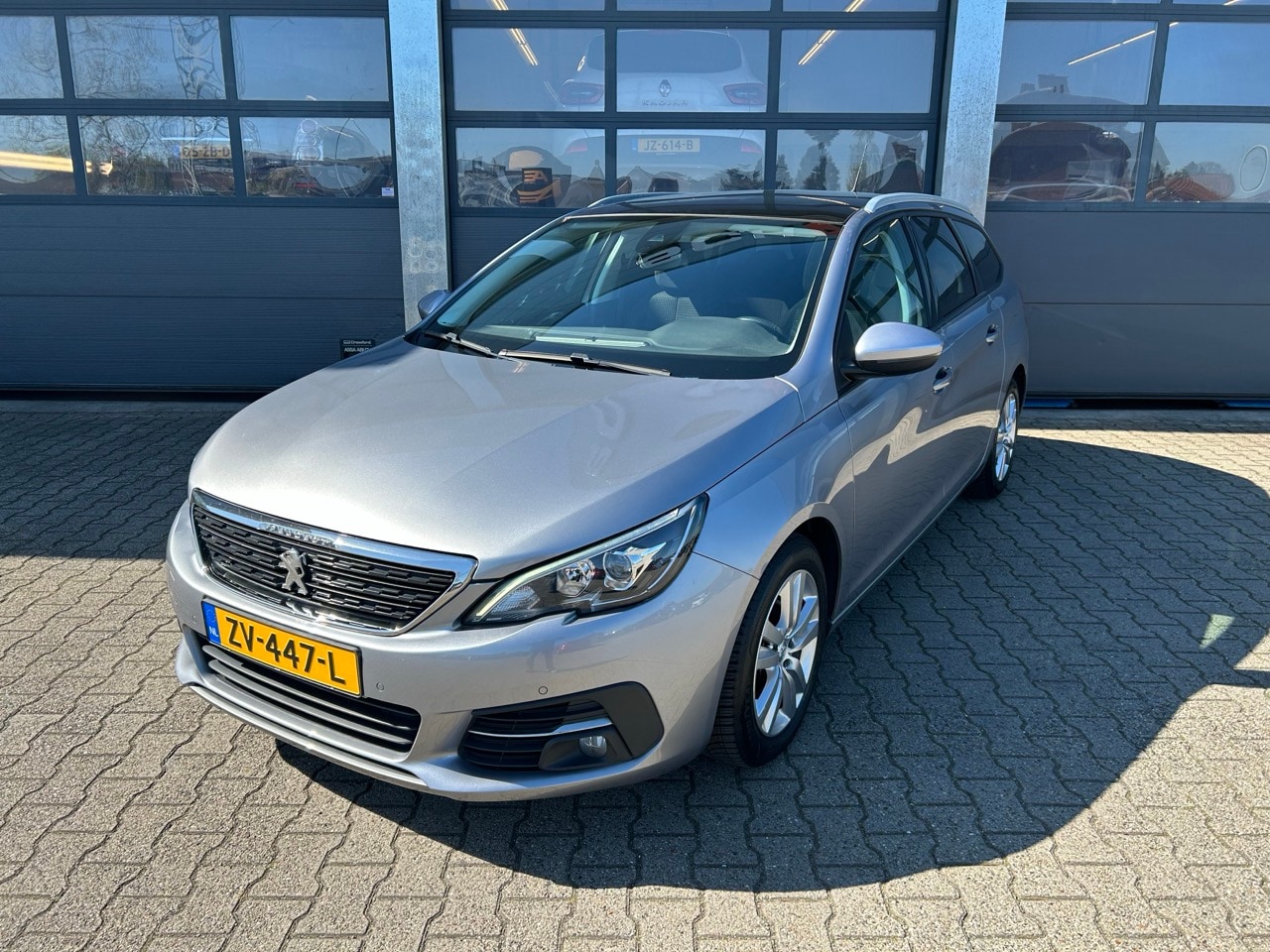Peugeot 308 SW - 1.2 PureTech Blue Lease Executive 1.2 PureTech 110pk Blue Lease Executive - AutoWereld.nl