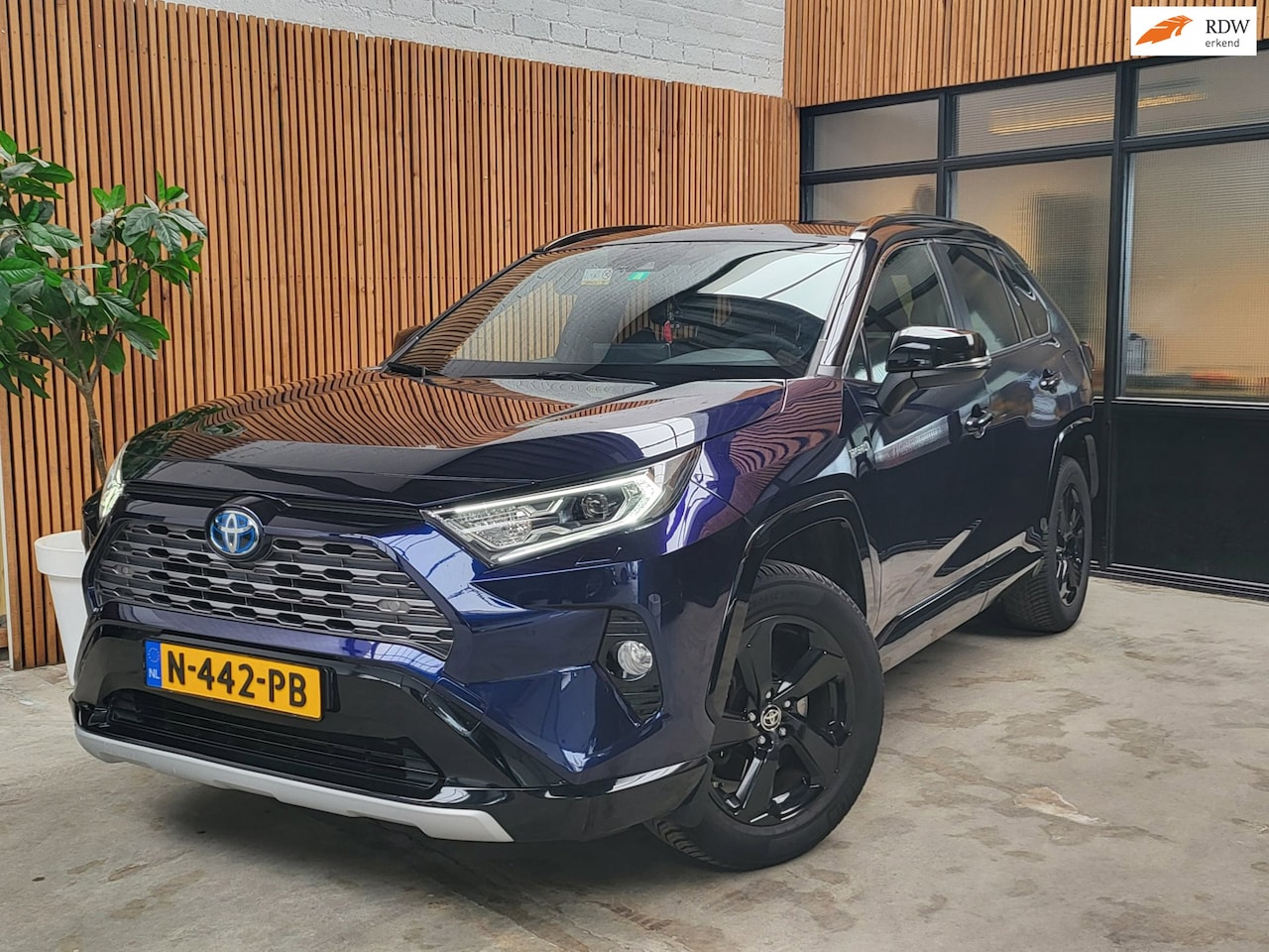 Toyota RAV4 - 2.5 Hybrid Bi-Tone Dealeronderhouden - AutoWereld.nl