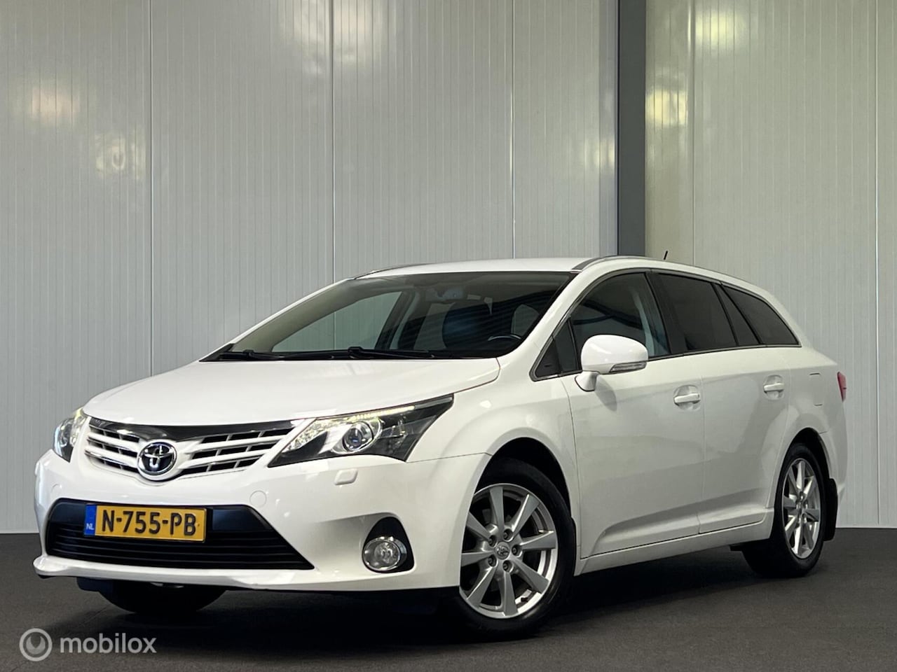 Toyota Avensis - 2.0 VVTi Dynamic AUTOMAAT [ trekhaak xenon half-leder ] - AutoWereld.nl