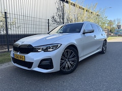 BMW 3-serie Touring - 330i xDrive High Executive / AUTOMAAT / M-PAKKET / LEER / NAVI / CRUISE / 119dkm