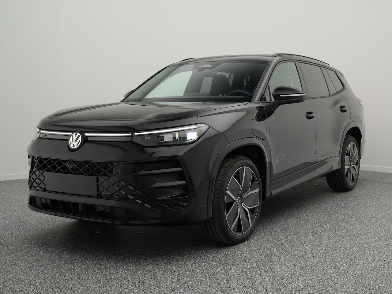 Volkswagen Tayron - R-Line Edition 1.5 eHybrid 272 PK | Trekhaak | Panoramadak | harman/kardon| Stuur & Stoelv - AutoWereld.nl