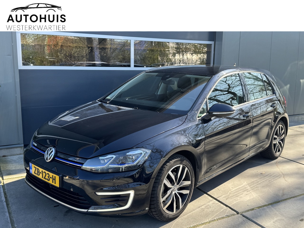 Volkswagen e-Golf - e-Golf Leer Dynaudio Camera LED Koplampen Winterpakket Warmtepomp - AutoWereld.nl