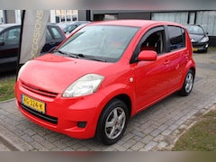 Daihatsu Sirion 2 - 1.0-12V Premium Airco Trekhaak NAV Elec. pakket LM-Velgen NAP APK