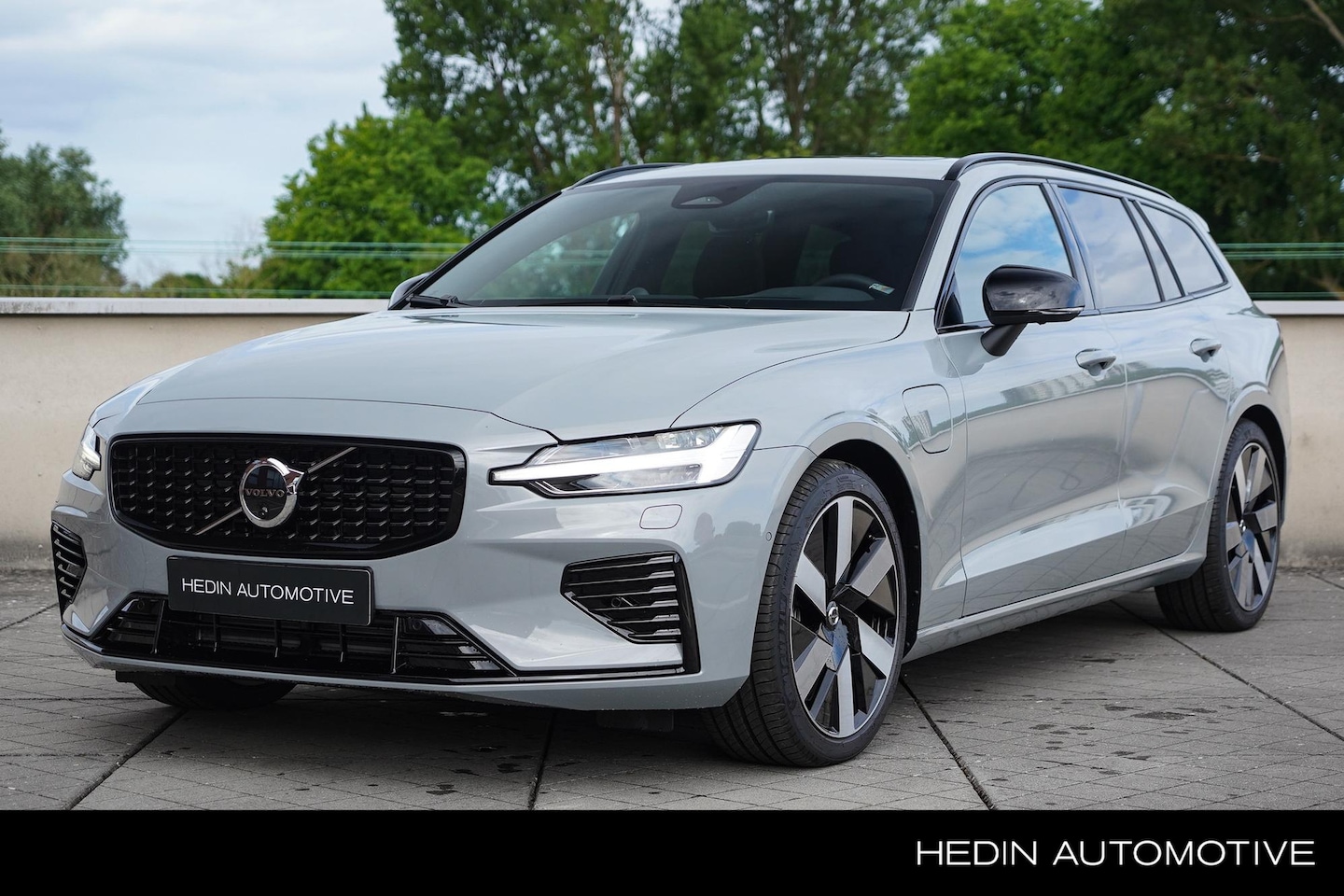 Volvo V60 - 2.0 T8 Plug-in hybrid AWD Ultra Dark 455PK | Bowers&Wilkins | 360 Graden Parkeercamera | P - AutoWereld.nl