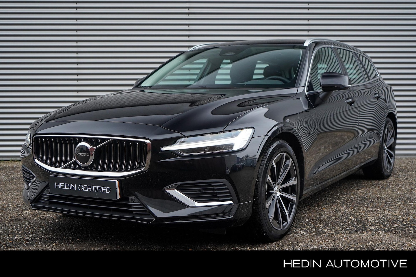 Volvo V60 - T6 Essential 350pk AWD Plug-In Hybrid | Lederen bekleding | Apple Carplay / Android auto | - AutoWereld.nl