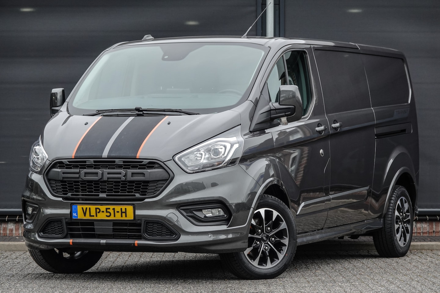 Ford Transit Custom - L2H1 | 2.0Tdci 185Pk | Sport 320 | Stoel-Bank | 2xSchuifdeur | Trekhaak | 17'' | Magnetic - AutoWereld.nl
