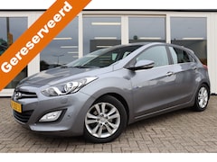 Hyundai i30 - 1.6 GDI i-Catcher, Navigatie, Cruise Control, Airco, Camera, Trekhaak Afneembaar, PDC V+A,