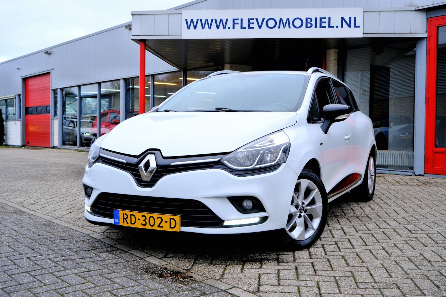Renault Clio Estate - 1.5 dCi Ecoleader Limited Navi|Airco|LMV|DAB - AutoWereld.nl