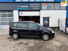 Volkswagen Touran - 2.0-16V FSI Highline/ 7 Persoons/ met Airco, NAP en een nieuwe APK