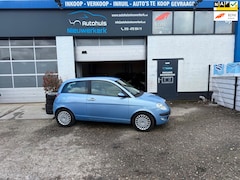 Lancia Y(psilon) - Ypsilon 1.2-16V Argento/ met lederen interieur, Airco, NAP en een ruime APK