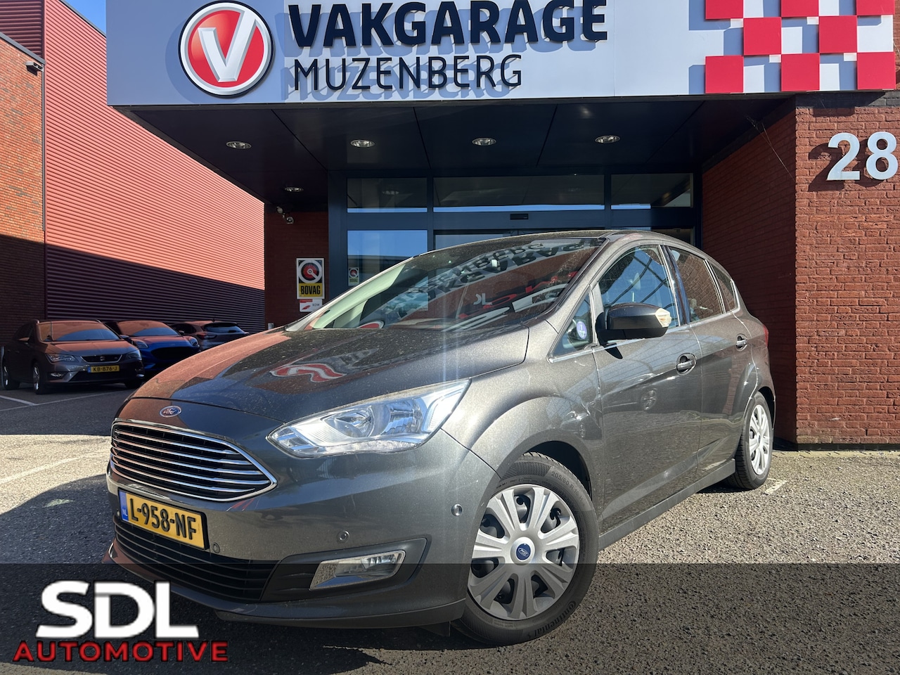 Ford C-Max - 1.5 150PK!! Titanium // NAVI + CARPLAY // CAMERA // PDC V+A // CRUISE // WINTERPACK // TRE - AutoWereld.nl