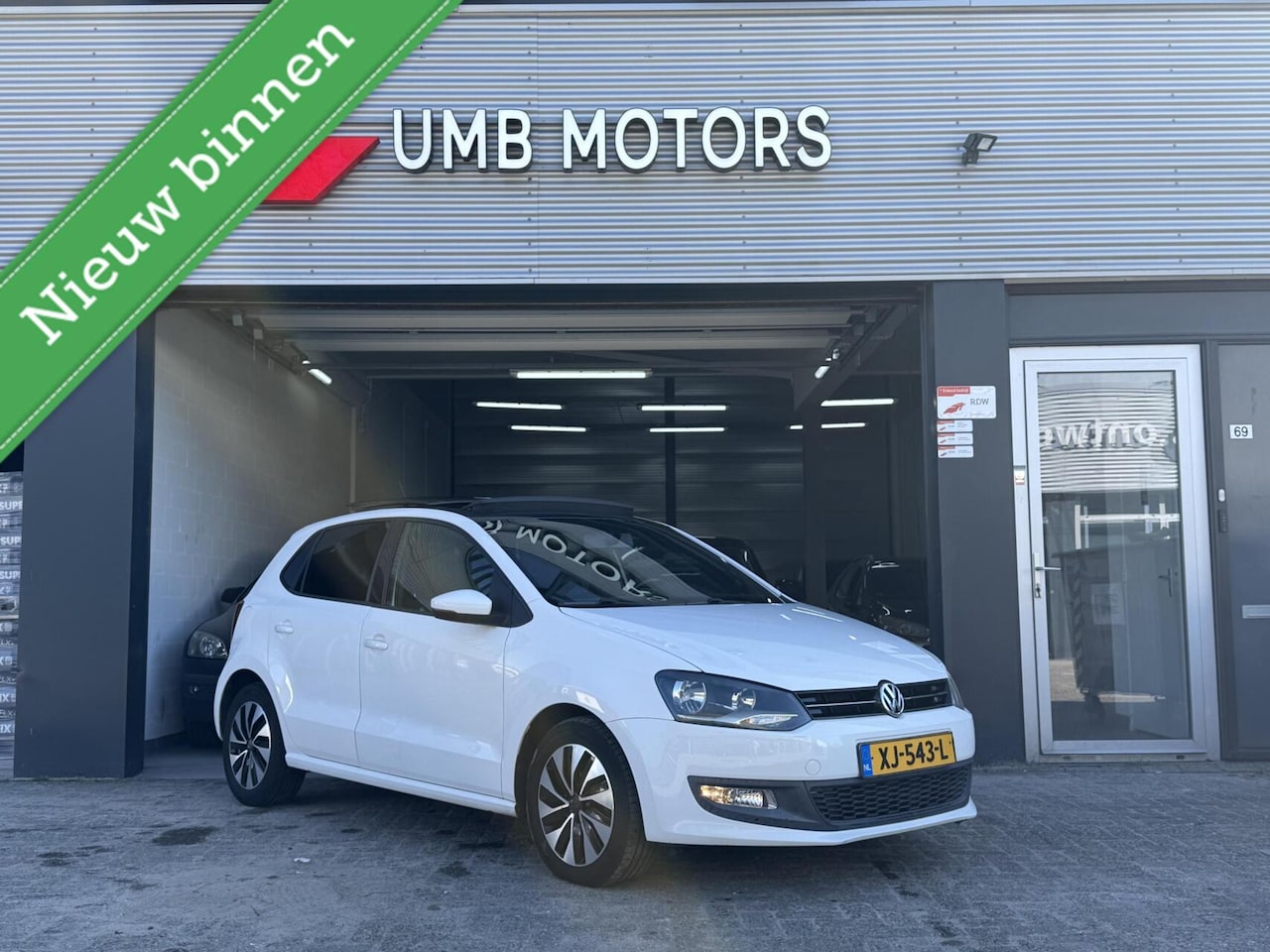 Volkswagen Polo - 1.2 Pano Navi 5 Deurs Airco - AutoWereld.nl