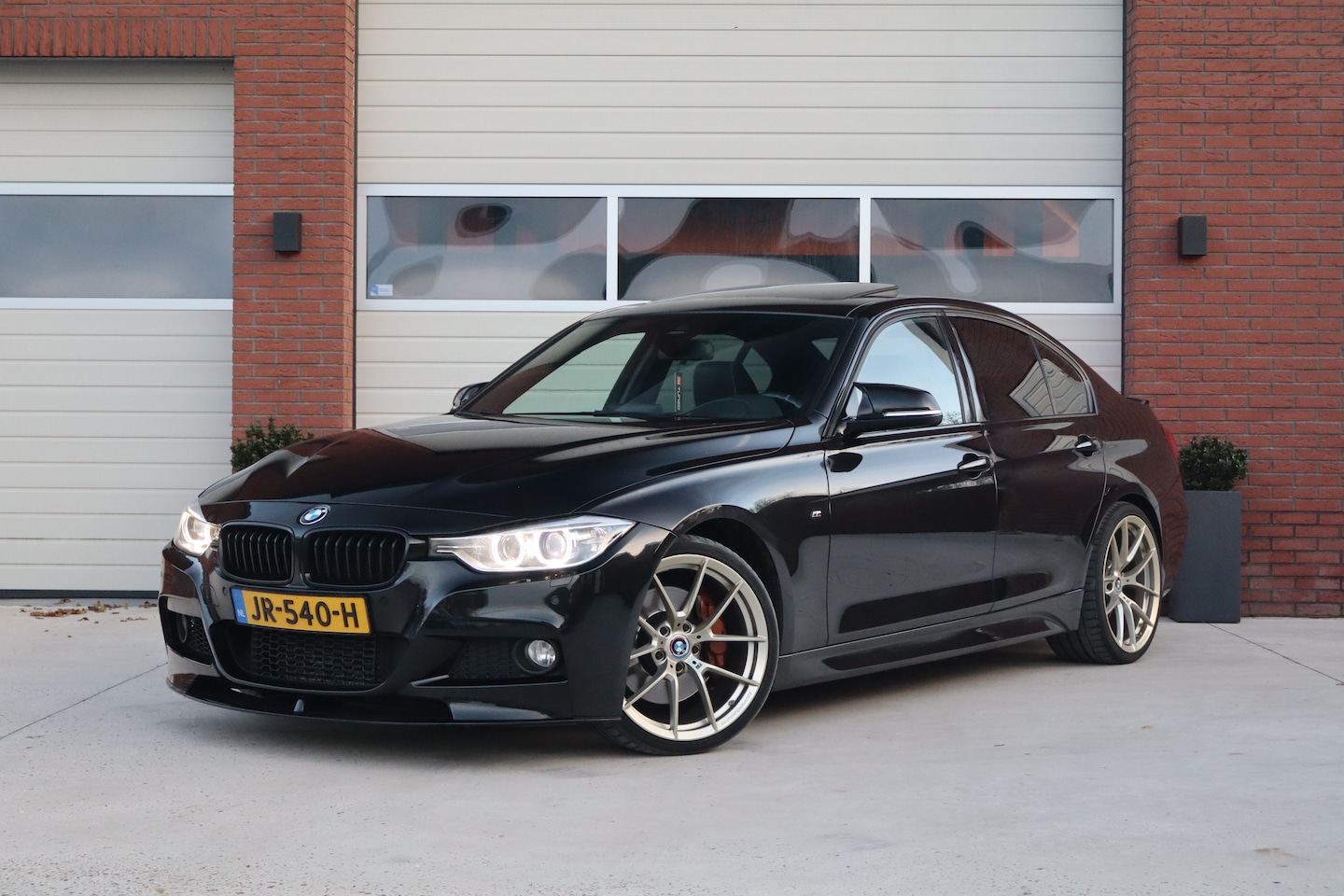 BMW 3-serie - 335i xDrive High Executive H&K, Schuifdak, HUD - AutoWereld.nl