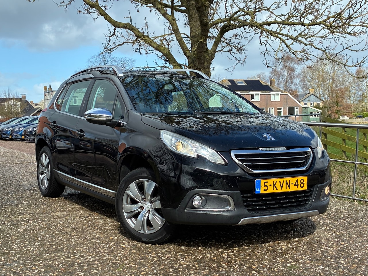Peugeot 2008 - 1.2 VTi Allure | Cruise + Clima + Navi nu € 4.975,-!!! - AutoWereld.nl