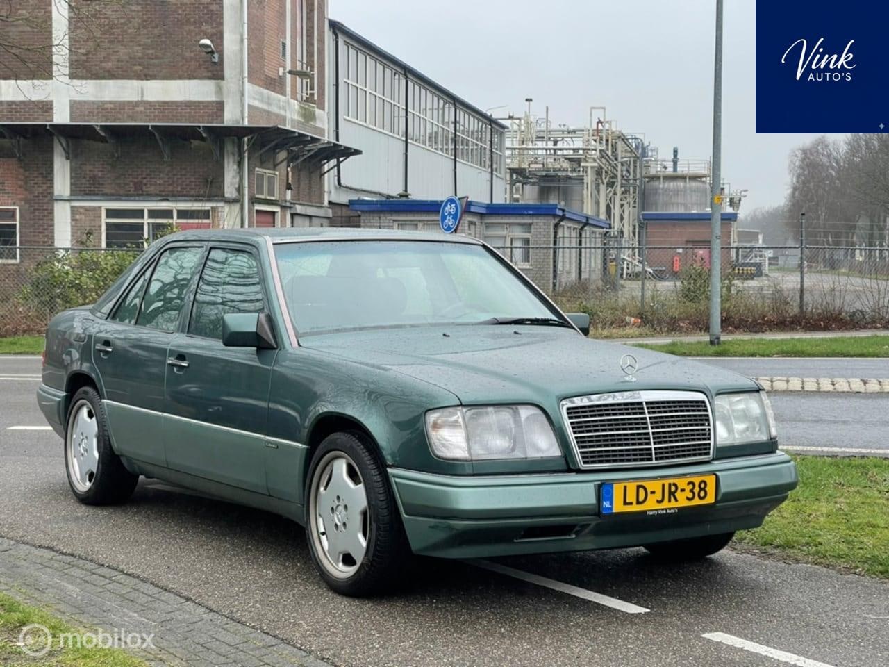 Mercedes-Benz E-klasse - 220 Elegance | W124 | NL & NAP | 2e Eigenaar | Schuifdak | Two Tone | Onderhoudshistorie | - AutoWereld.nl