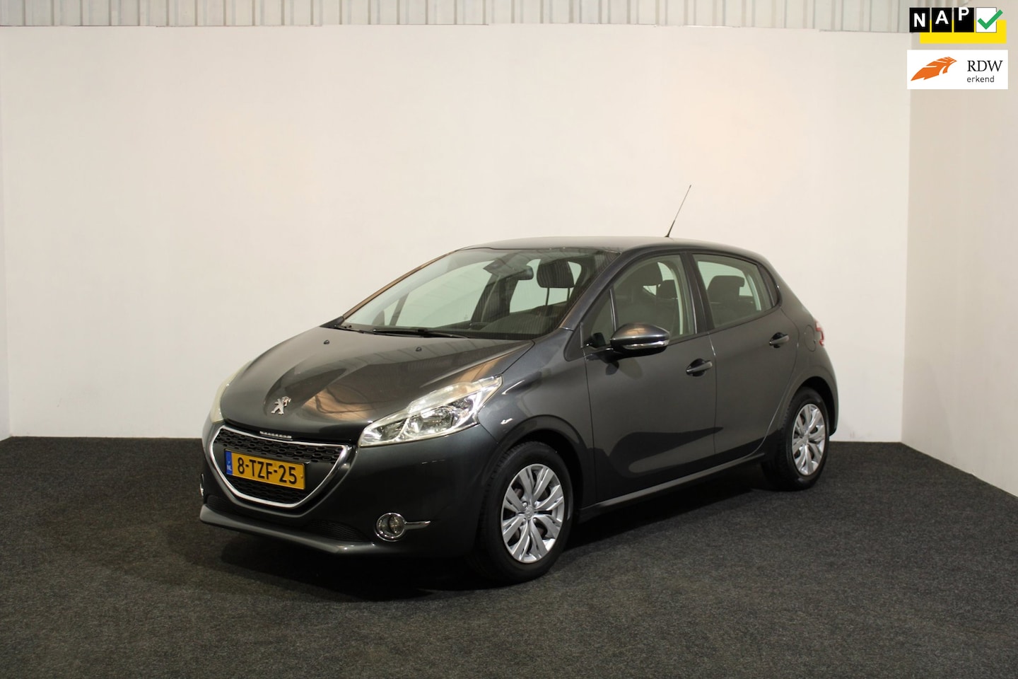 Peugeot 208 - 1.2 VTi Envy · Compact en compleet uitgerust · Navigatie · parkeersensoren- nwe onafhankel - AutoWereld.nl