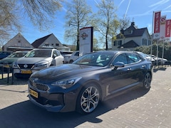 Kia Stinger - 2.0 T-GDI GT-LINE 256PK AUTOMAAT / SCHUIFDAK / HARMAN KARDON / 360 CAMERA / AFN. TREKHAAK
