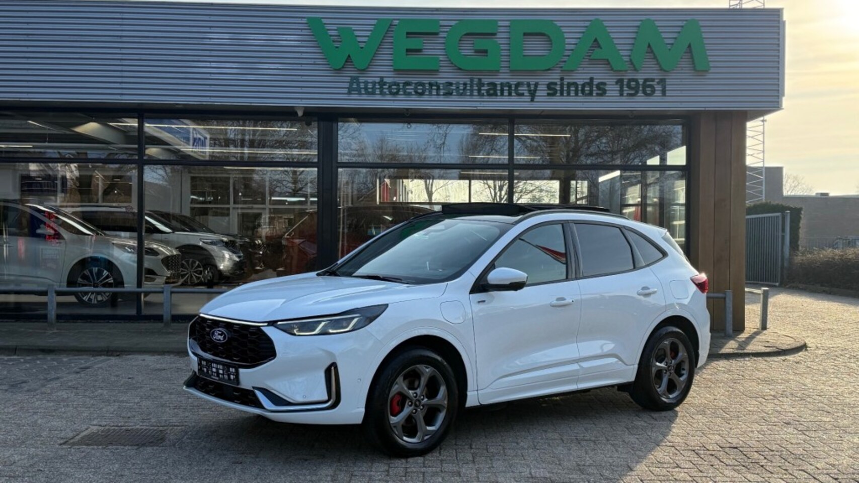 Ford Kuga - 2.5 PHEV ST-LINE X 243pk / Trekhaak+Panorama+Techno+Winter - AutoWereld.nl