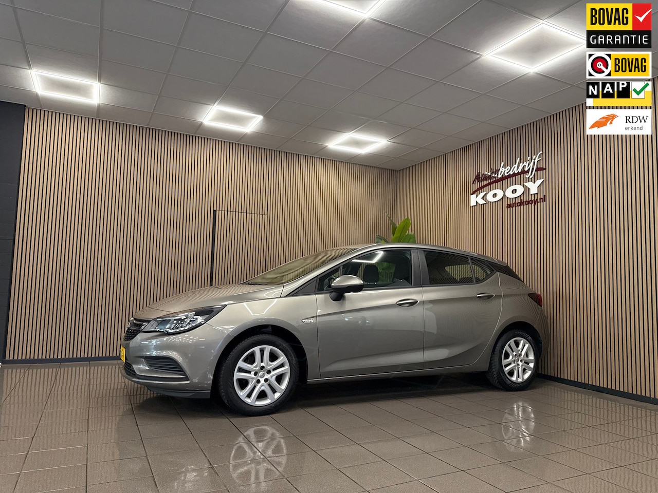 Opel Astra - 1.0 Edition * Navigatie / Cruise control / Parkeersensoren / NL Auto * - AutoWereld.nl