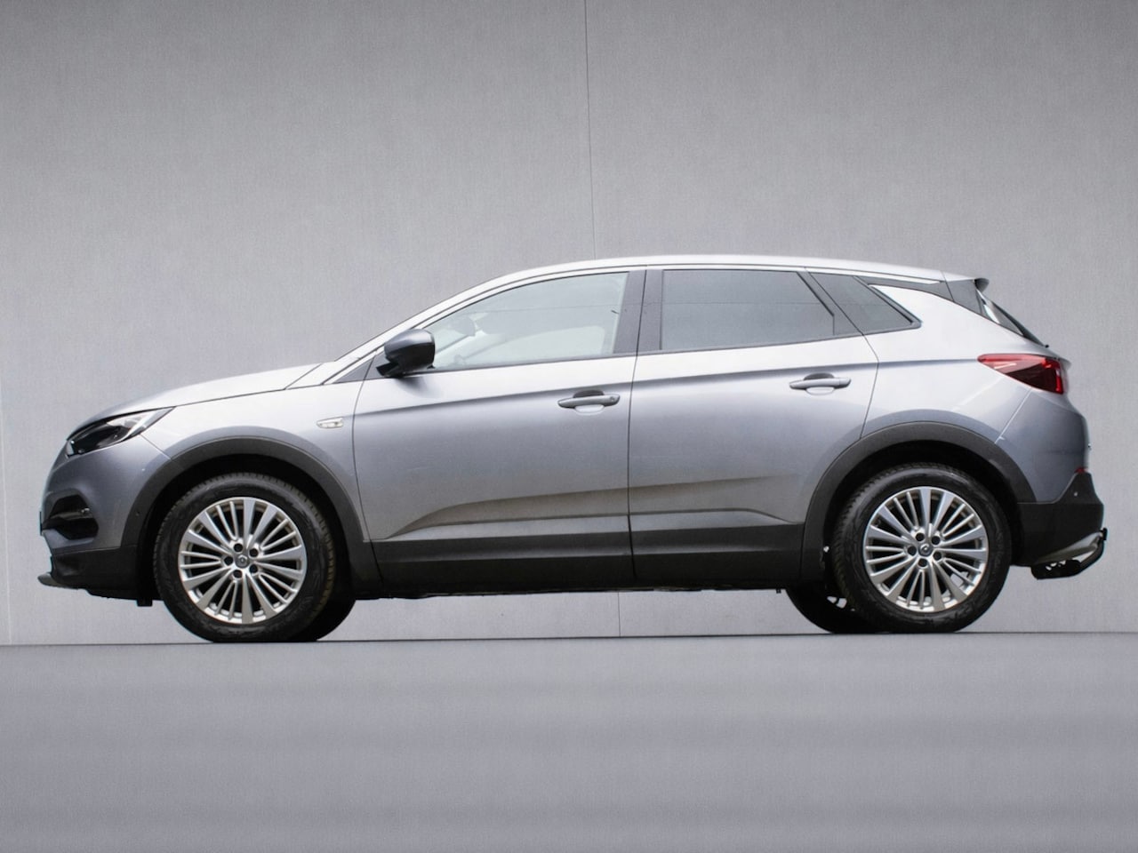 Opel Grandland X - 1.2 Turbo Innovation Sport (APPLE CARPLAY,NAVI,CAMERA,CLIMATE,CRUISE,LED,GETINT,TREKHAAK,S - AutoWereld.nl