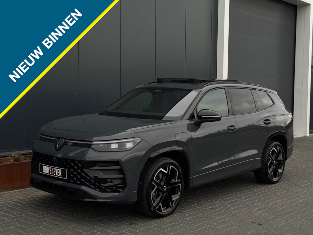 Volkswagen Tayron - 1.5 eHybrid R-line E FULL PANO LEDER MM SEATS 360 CAM - AutoWereld.nl