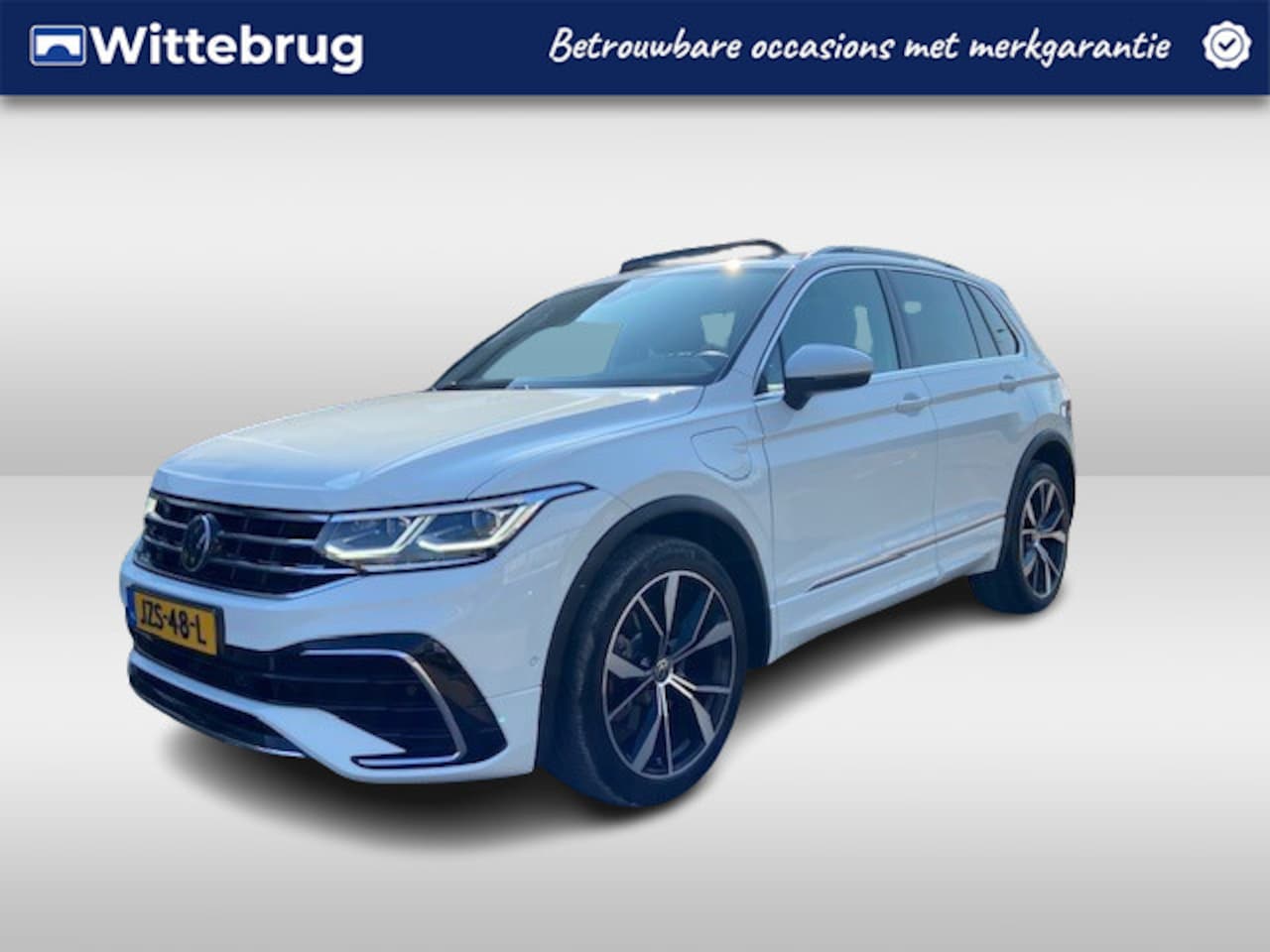 Volkswagen Tiguan - 1.4 TSI eHybrid R-Line Business+ / PANODAK / IQ LED / Voorstoelen verwarmbaar / Elec. trek - AutoWereld.nl