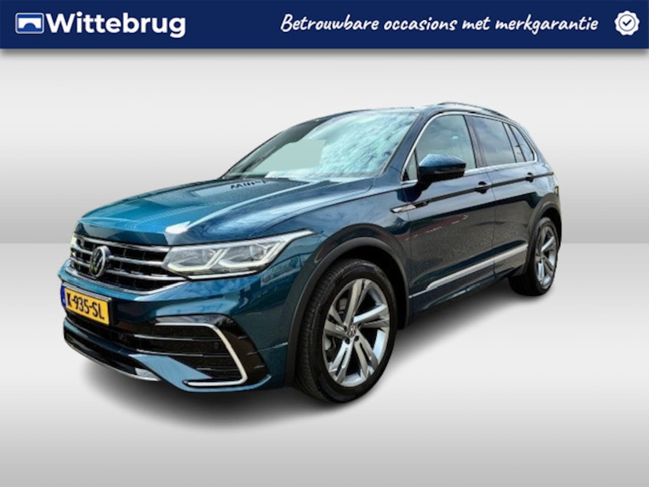 Volkswagen Tiguan - 1.5 TSI R-Line / Pano / Clima / Camera /  Elek. Haak / 19 inch - AutoWereld.nl