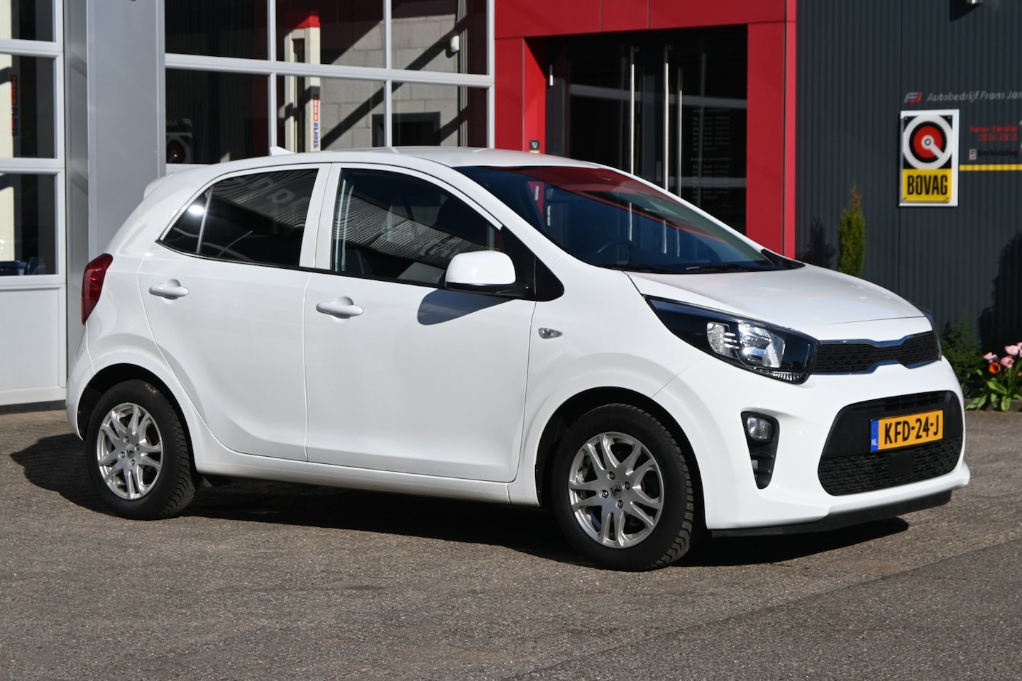 Kia Picanto - 1.2 4 Cillinder 84pk Dream Team | Apple CarPlay | Climate | Stoel-/ Stuurverwarming - AutoWereld.nl